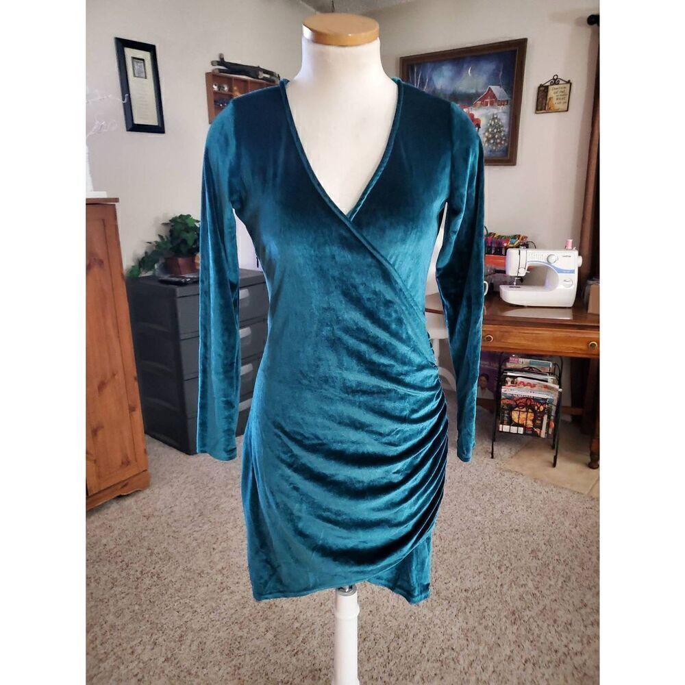 NWOT WOMENS HIKA DRESS